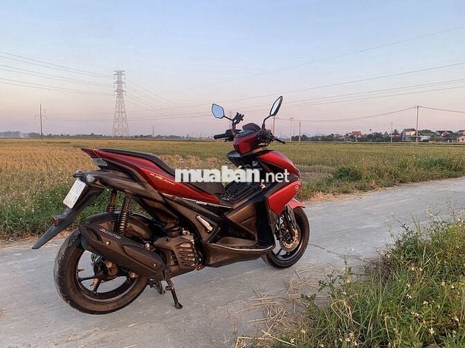 Yamaha NVX 125 màu đỏ đen