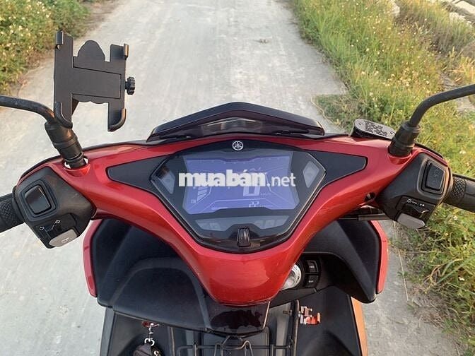 Yamaha NVX 125 màu đỏ đen