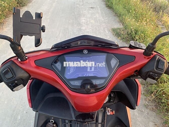 Yamaha NVX 125 màu đỏ đen