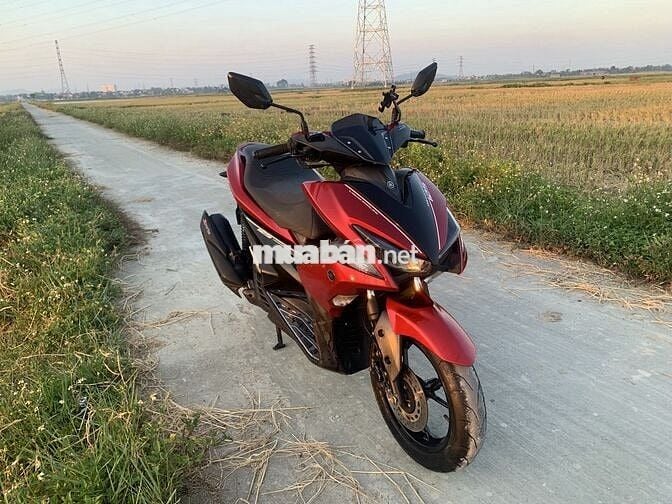 Yamaha NVX 125 màu đỏ đen
