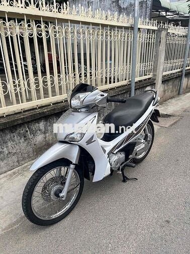 Honda Future 125 bạc trắng