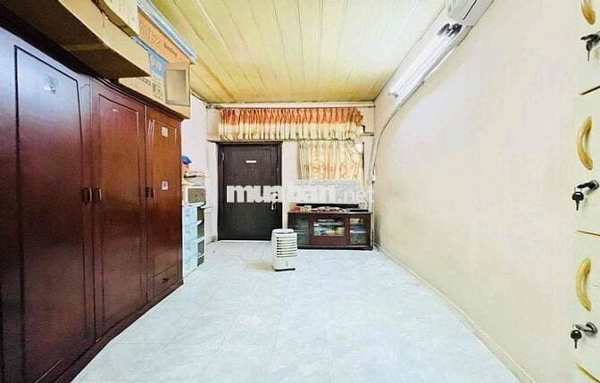 Chính chủ bán nhà 3 tầng Võ Văn Kiệt Q1 hẻm rộng giá chỉ nhỉnh 4 tỷ