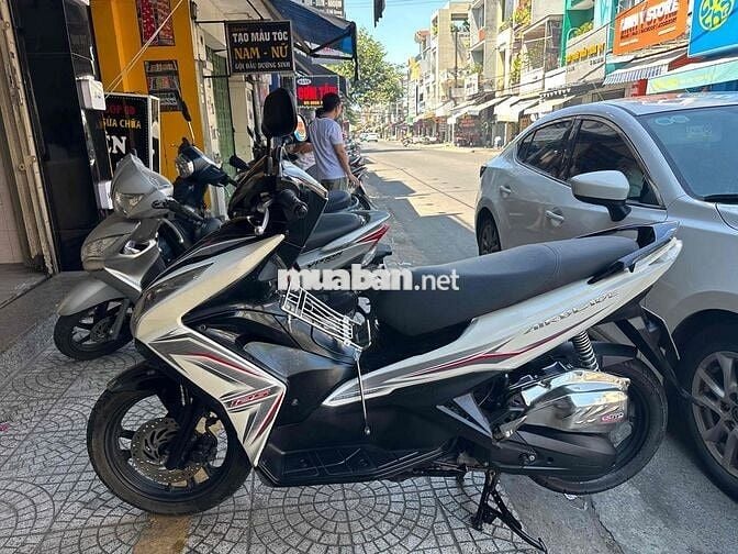 Honda Air Blade Trắng đen
