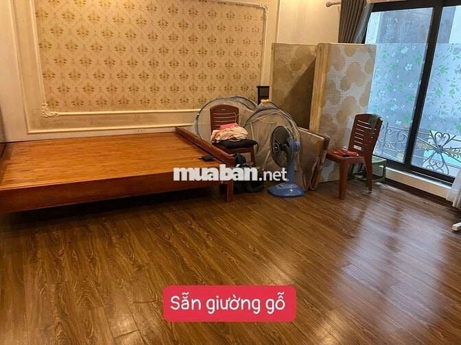 Phòng tầng 3 ngõ 236 khương đình sàn gỗ ban công thoáng
