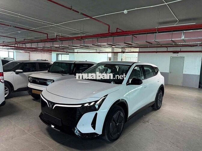 Xe ô tô điện Vinfast VF8 2026 Trắng