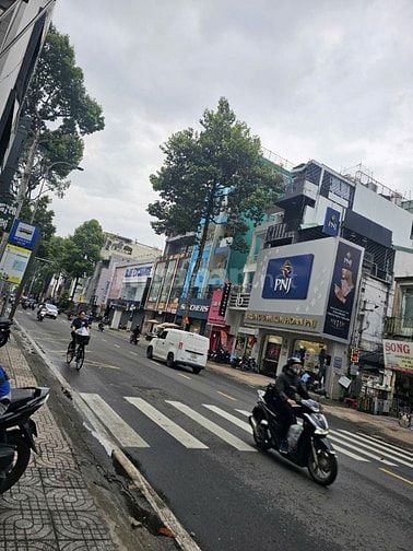 Bán nhà mặt tiền căn góc 5 tầng Nguyễn Trãi P2 Q5 giá chỉ 22,5 tỷ.