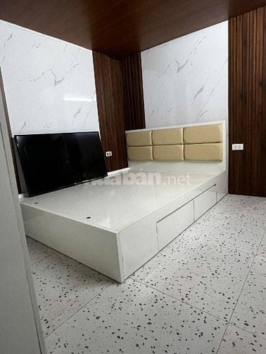 HÀNG HIẾM GIÁ MỀM! Tập Thể Tầng 1 Thông Tầng 2, Đường Ô Tô Tránh, Tiện