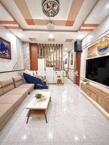 Nhà 3 tầng lầu đúc BTCT đường Đề Thám, Quận 1. Giá 4.86tỷ/49,2m2.