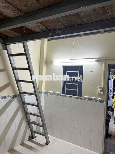 Bên mình còn 1 phòng có gác lửng, tolet riêng, chỗ để xe miễn phí