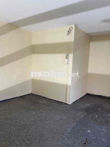 Bên mình còn 1 phòng có gác lửng, tolet riêng, chỗ để xe miễn phí
