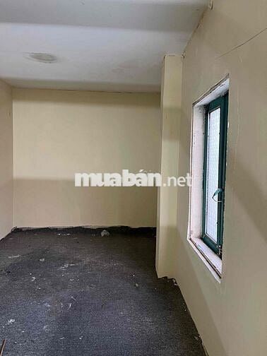 Bên mình còn 1 phòng có gác lửng, tolet riêng, chỗ để xe miễn phí
