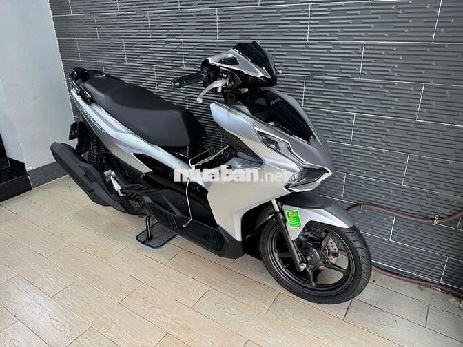 Honda Air Blade 125 4Val 2023 Bạc Đen