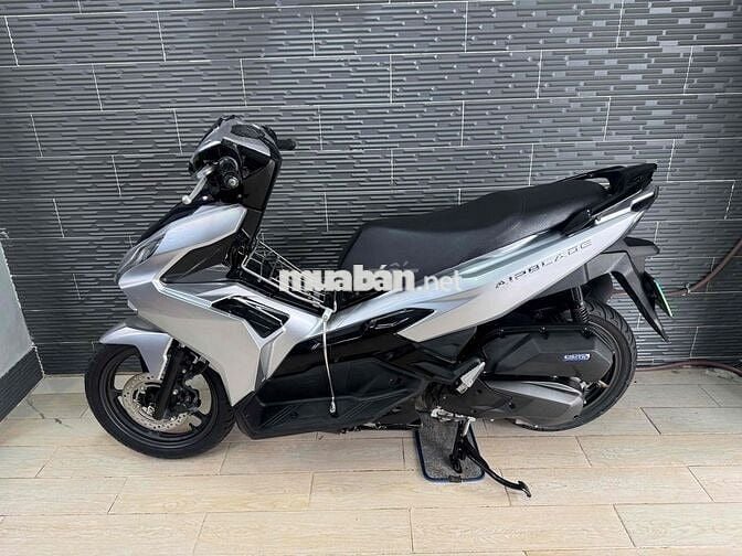 Honda Air Blade 125 4Val 2023 Bạc Đen