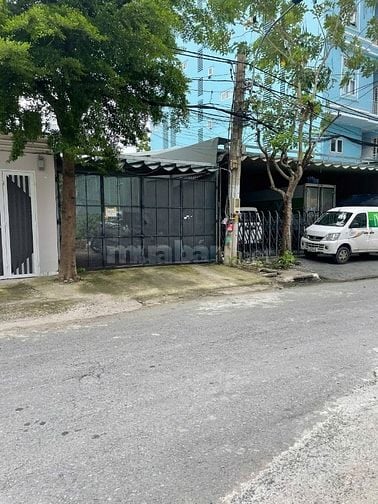 Cho thuê nhà kho 1 Trệt 1 lửng 3 phòng.Làng Đại Học ABC, DT: 8x26. 25T