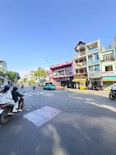 BÁN NHÀ MẶT TIỀN TÂN SƠN NHÌ, 3.5M X 9M, 3 LẦU, 5PN, GIÁ 8.9 TỶ