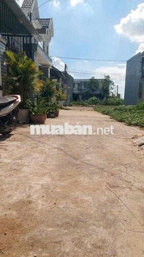 bán nhà ngay ngã ba tân kin vào 500m cách cầu ông thìn 1.5km