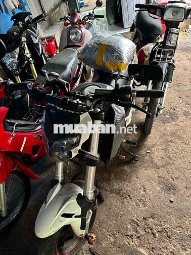 Xe máy Benelli màu Đen, Đỏ, Trắng