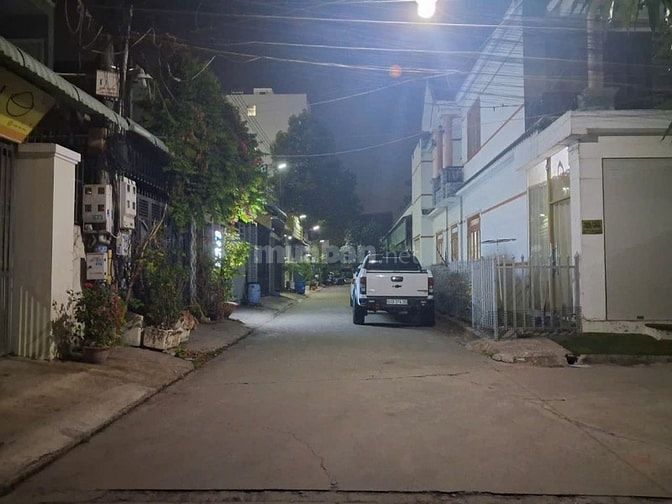 NHÀ Ở ĐƯỜNG THÔNG NHẤT. KP NỘI HÓA . DĨ AN. DT: 102M2. GIÁ 6.9 TỶ