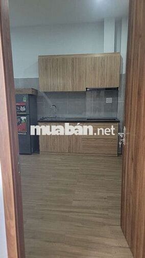 còn 2 phòng trước và giữa căn hộ mặt tiền đường 7m5