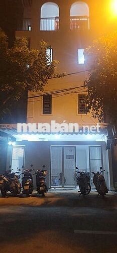 còn 2 phòng trước và giữa căn hộ mặt tiền đường 7m5