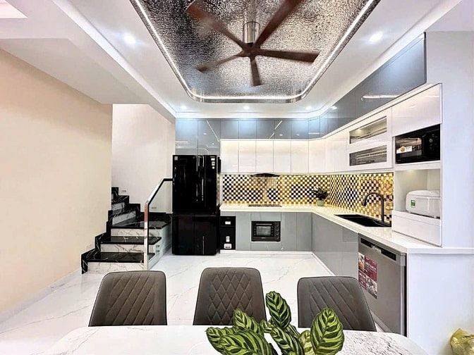 Bán nhà  giá 14.2 tỷ xd 5 tầng có thang máy ngay Phú Mỹ Hưng quận 7