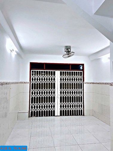 BÁN NHÀ 2 MẶT TIỀN TRƯỚC VÀ SAU : 111 NGUYỄN CHÍ THANH - P. 9 - Q. 5 