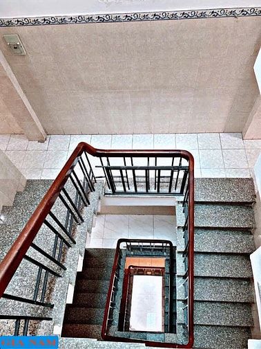 BÁN NHÀ 2 MẶT TIỀN TRƯỚC VÀ SAU : 111 NGUYỄN CHÍ THANH - P. 9 - Q. 5 