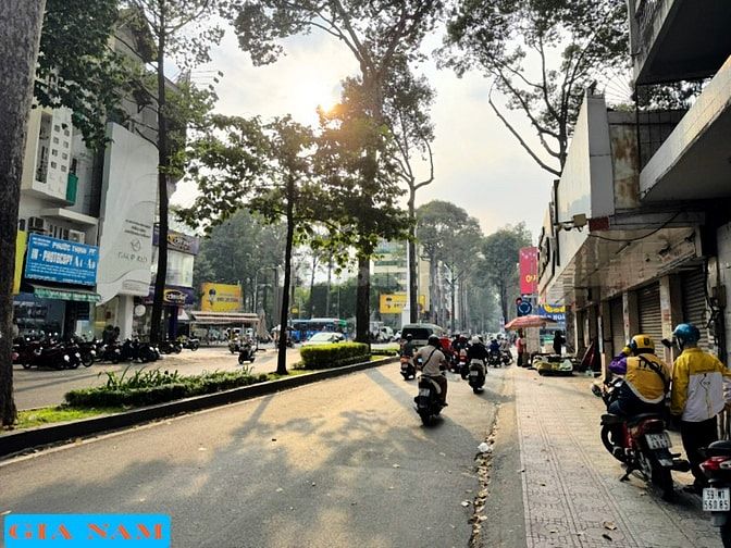 BÁN NHÀ 2 MẶT TIỀN TRƯỚC VÀ SAU : 111 NGUYỄN CHÍ THANH - P. 9 - Q. 5 