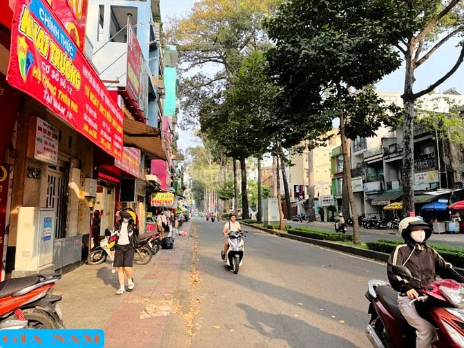 BÁN NHÀ 2 MẶT TIỀN TRƯỚC VÀ SAU : 111 NGUYỄN CHÍ THANH - P. 9 - Q. 5 