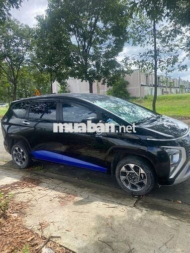 Hyundai Stargazer Đen 7 chỗ