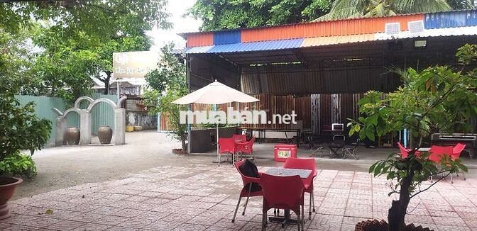 Tuyển nhân viên phục vụ nữ