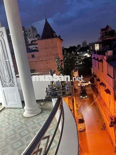 cho thuê nhà hẻm thông  đúc 3 lầu gần Lotte ngyễn văn lượng giá 17tr