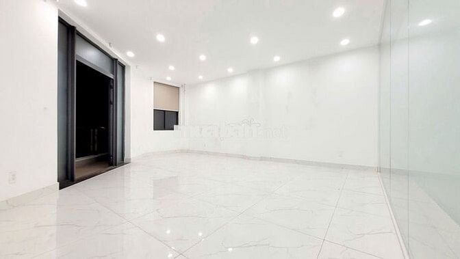 Cho thuê văn phòng góc 80m² ban công rộng, giá 14tr - Vạn Phúc City