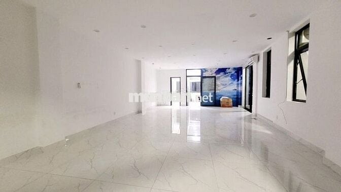 Cho thuê văn phòng góc 80m² ban công rộng, giá 14tr - Vạn Phúc City