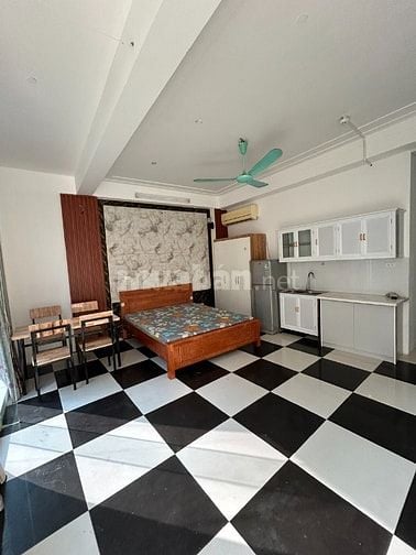 Cho thuê căn hộ khép kín phố Vĩnh Hồ, Đống Đa, đủ đồ, thang máy