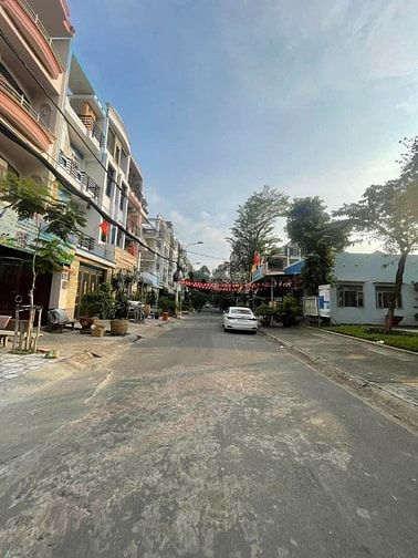 Cho thuê nhà MT Đ. số 24B, khu Tên Lửa, DT 8x20m, giá 40 triệu/tháng