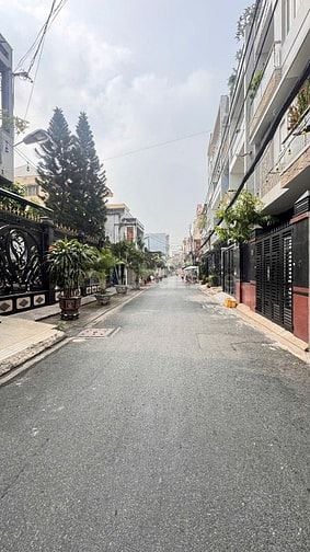 Bán nhà CHDV cao cấp có gác, 16PN 17WC HXH Trịnh Đình Trọng