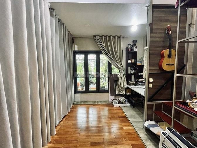 Cần bán nhà Tô Hiến Thành Q.10 - ngang 5,6m x 8m chỉ 6,7 tỷ