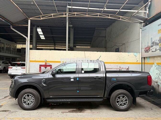 Ford Ranger XLS AT 4x2 Trắng