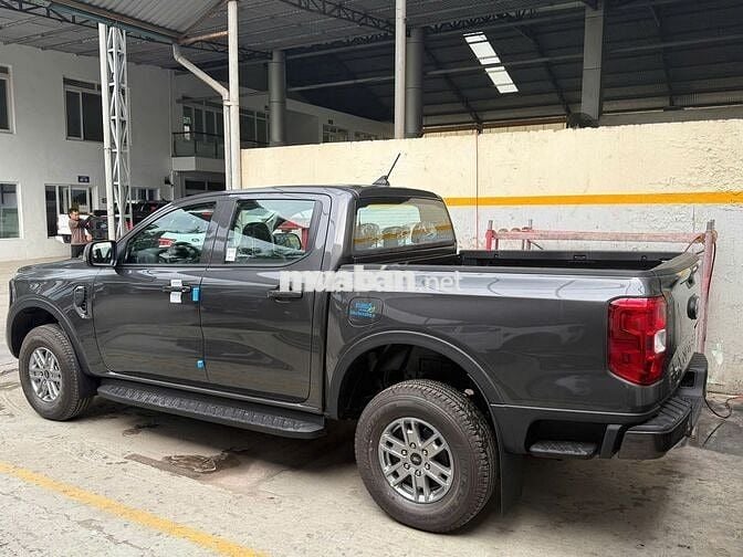 Ford Ranger XLS AT 4x2 Trắng