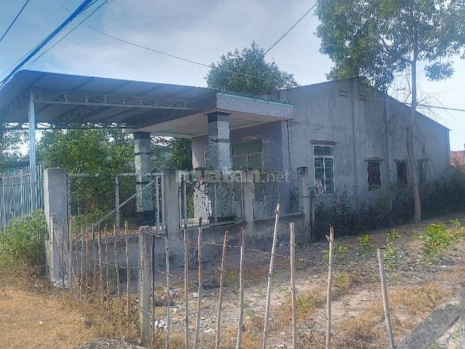 Bán lỗ hạ giá đất có nhà cho thuê