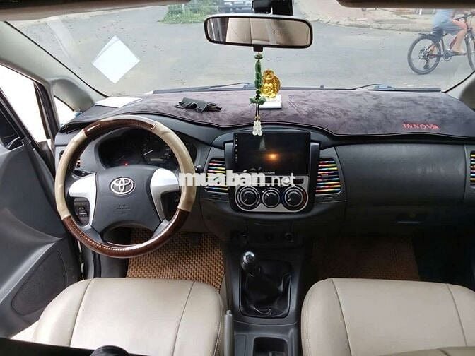 Toyota Innova 2012 Bạc