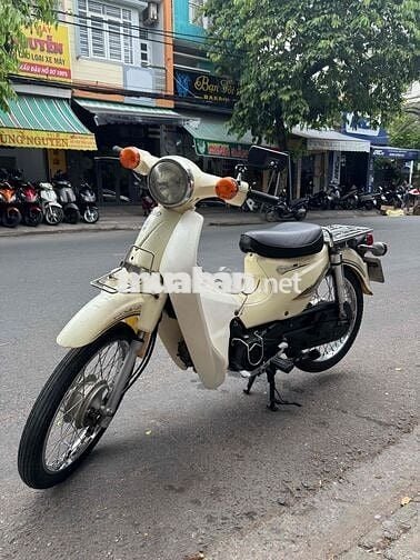 Xe máy Cup 50cc Trắng kem