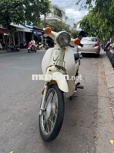 Xe máy Cup 50cc Trắng kem