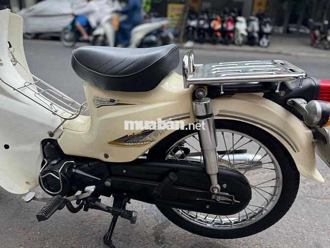 Xe máy Cup 50cc Trắng kem