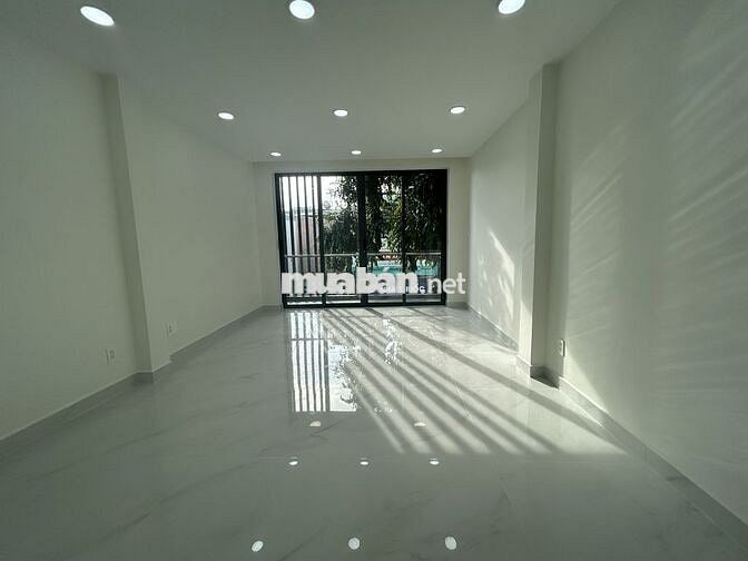 Nhà MT Võ Văn Tần gần Nguyễn Thượng Hiền Sàn Suốt kd tự do