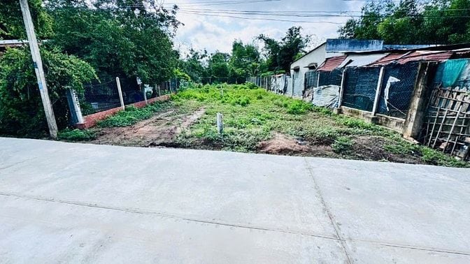 6x44 có 100m2 thổ cư. Đường bê tông thông. Gần KCN. 540tr 