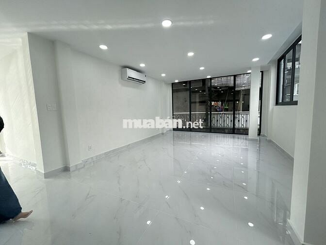 Nhà MT Võ Văn Tần gần Nguyễn Thượng Hiền Sàn Suốt kd tự do