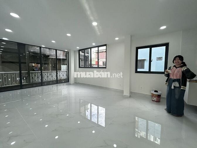 Nhà MT Võ Văn Tần gần Nguyễn Thượng Hiền Sàn Suốt kd tự do