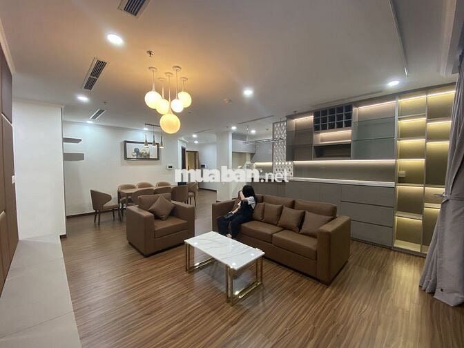 Bán căn hộ 3PN Vinhomes Central Park 128m2 nội thất cao cấp sổ hồng